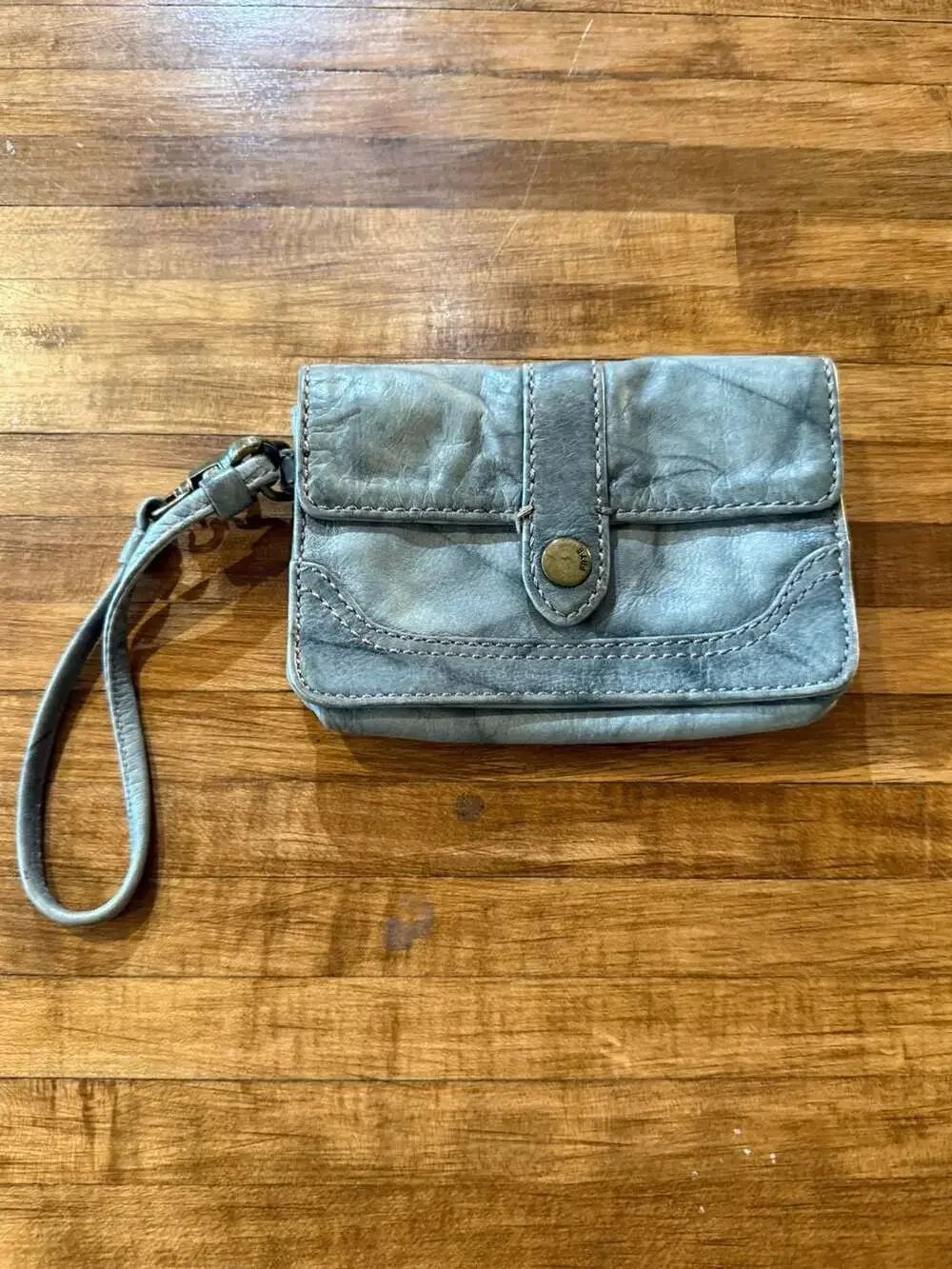Frye Leather Wristlet Wallet Blue. (L1)